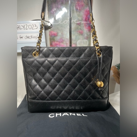 Authentic CHANEL Caviar chain black Tote - Picture 4 of 17